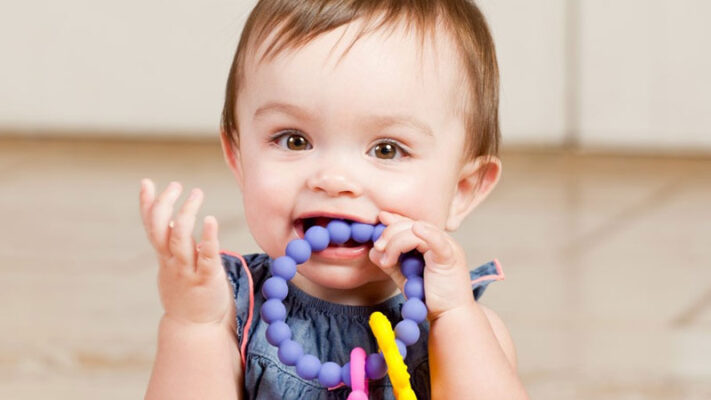 زمان تهیه دندان گیر برای نوزاد