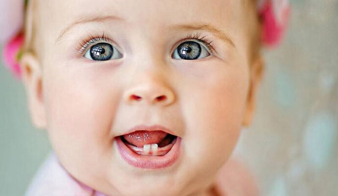 زمان و علائم دندان در آوردن نوزاد